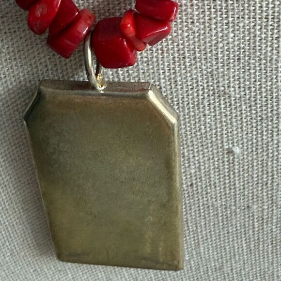 Red Coral & Pearl Pendant Necklace with Silver Tone Toggle Clasp. - Picture 4 of 8